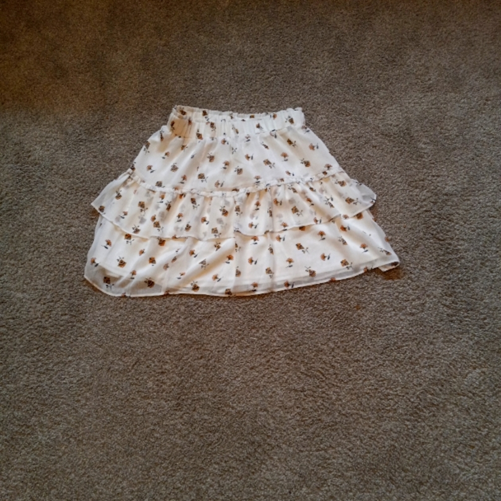 Loft petite white mini skirt with flower pattern